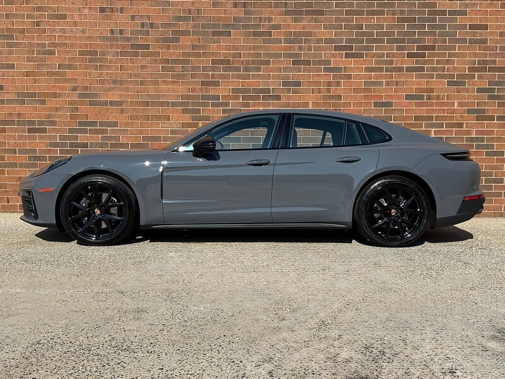2025 Porsche Panamera 4 photo 2