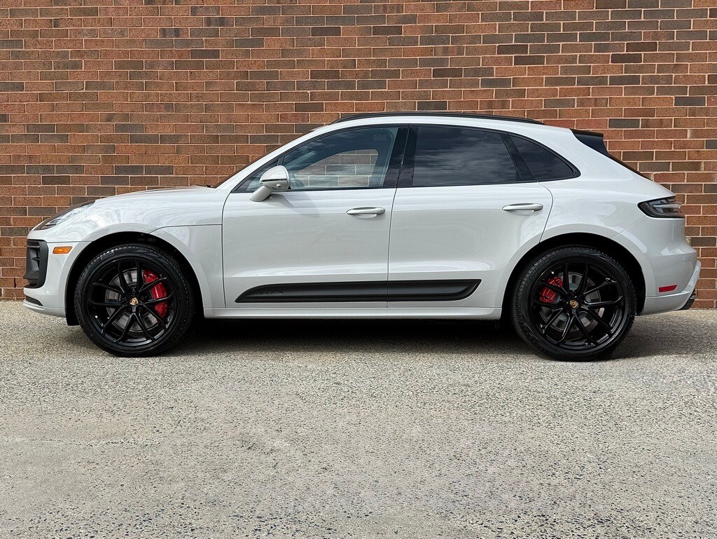 2026 Porsche Macan GTS photo 2