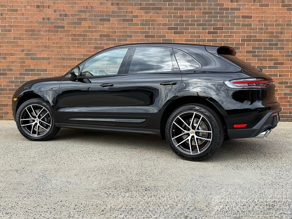 2026 Porsche Macan T photo 3
