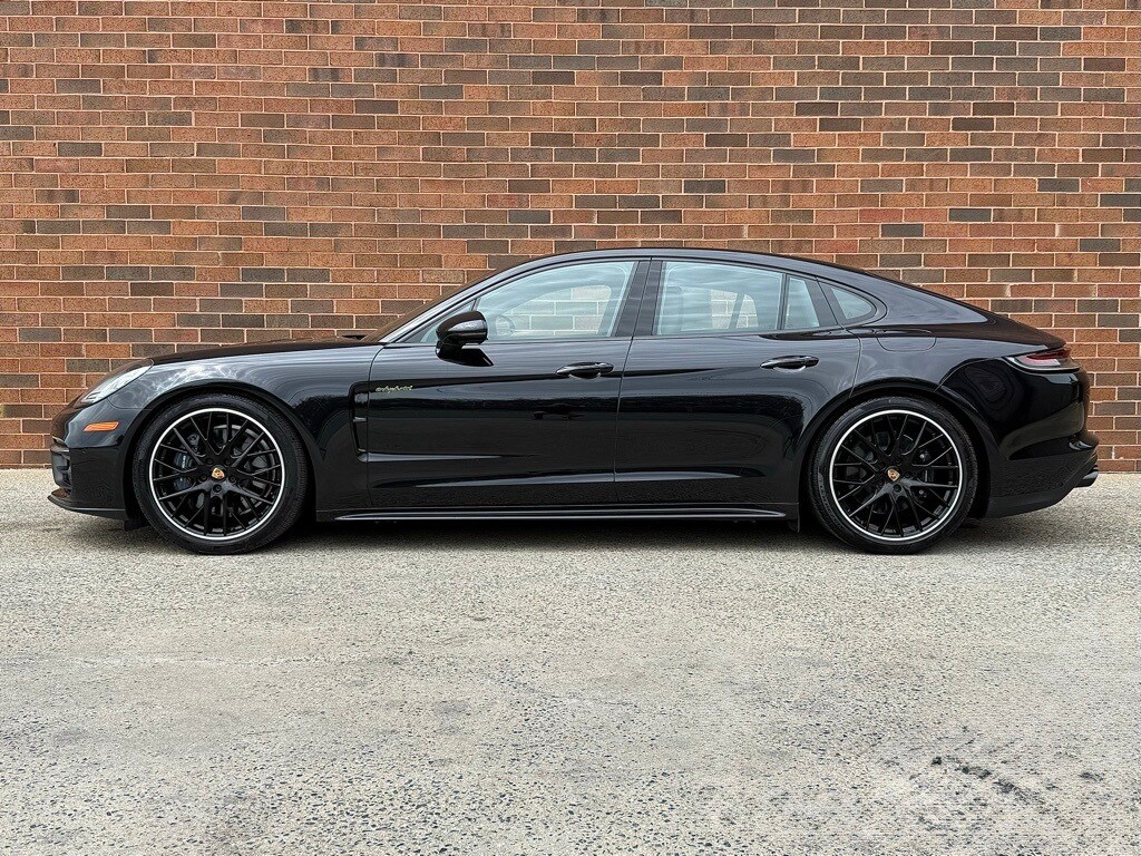2023 Porsche Panamera E-Hybrid 4 photo 2