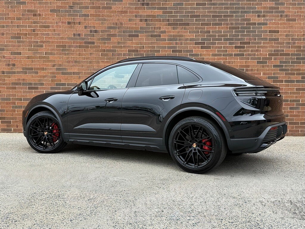 2025 Porsche Macan Electric photo 3