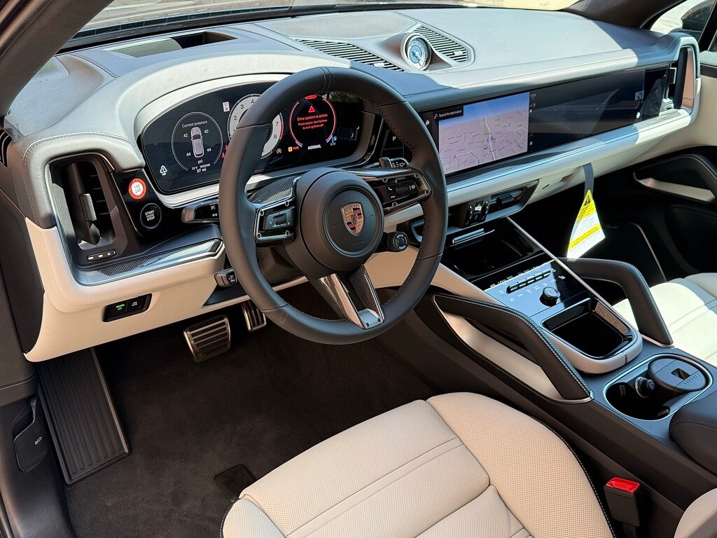 2025 Porsche Cayenne GTS photo 4