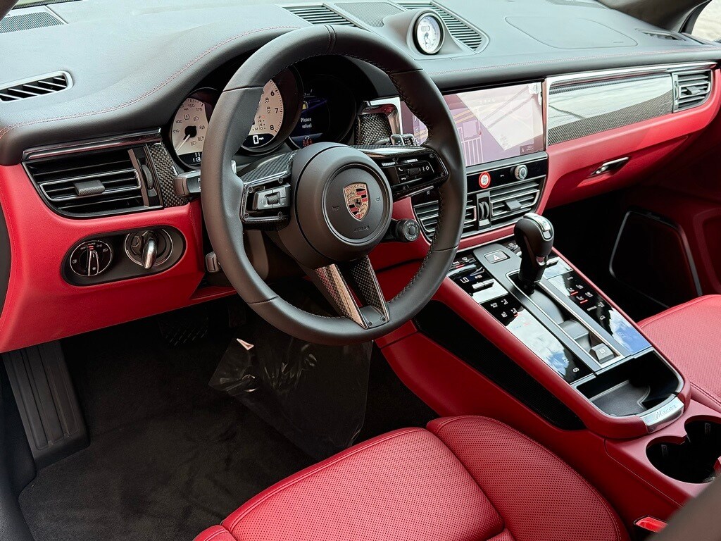 2026 Porsche Macan GTS photo 4
