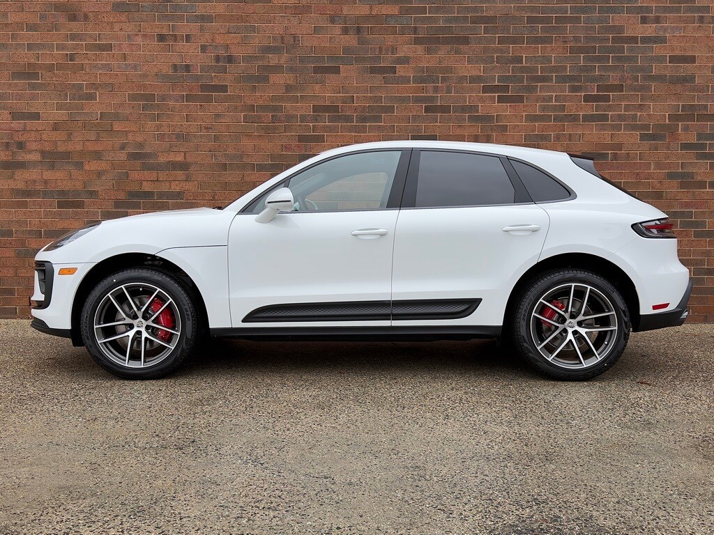 2026 Porsche Macan S photo 3