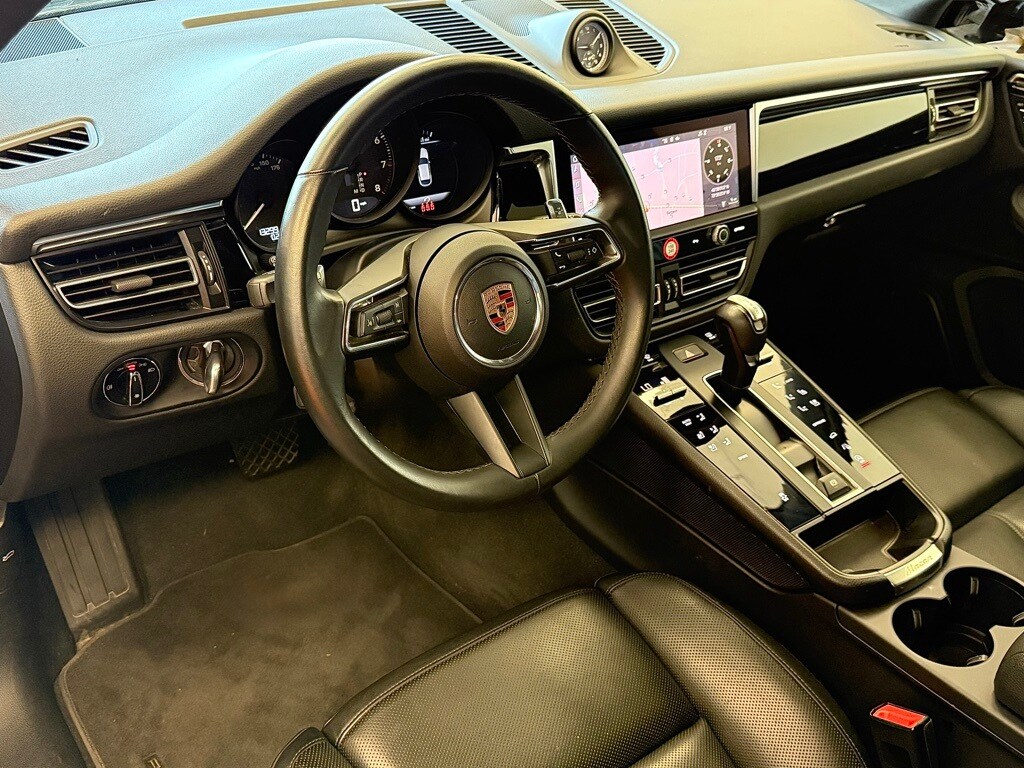 2024 Porsche Macan T photo 4