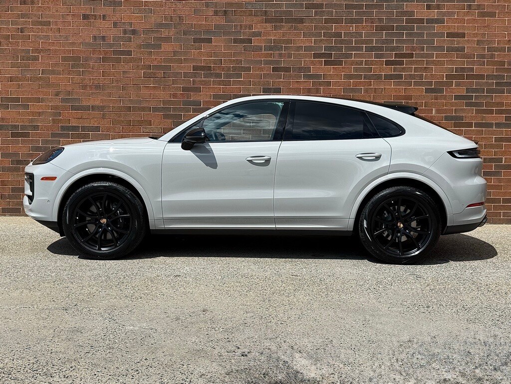 2025 Porsche Cayenne Coupe photo 2