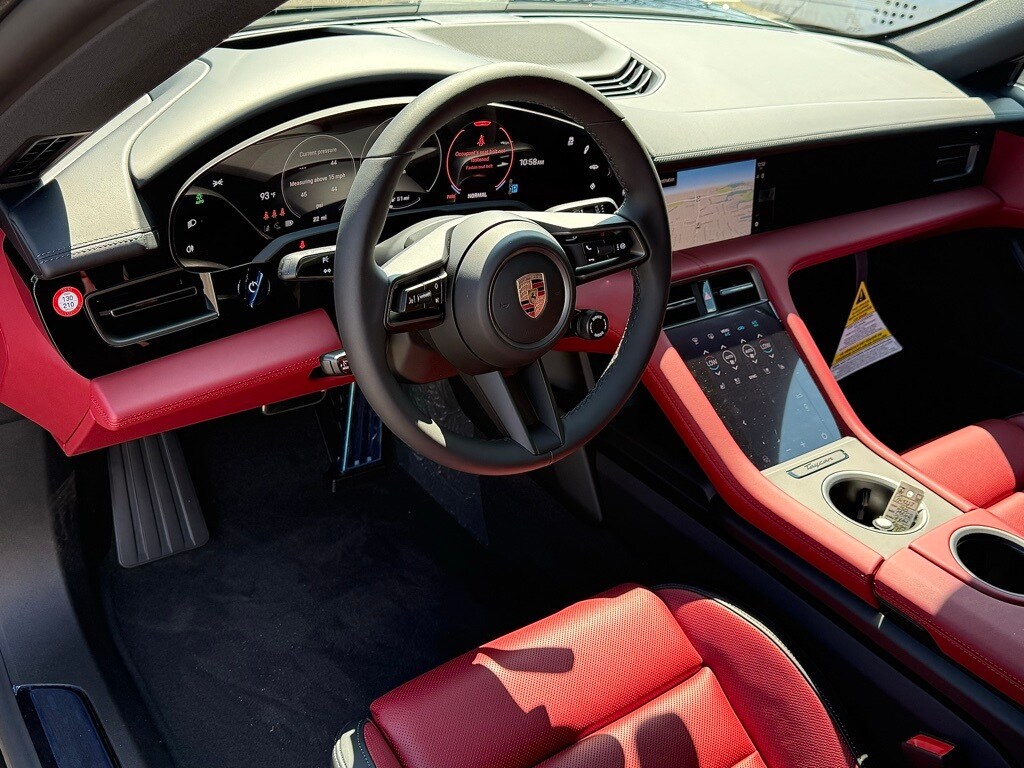 2025 Porsche Taycan photo 3
