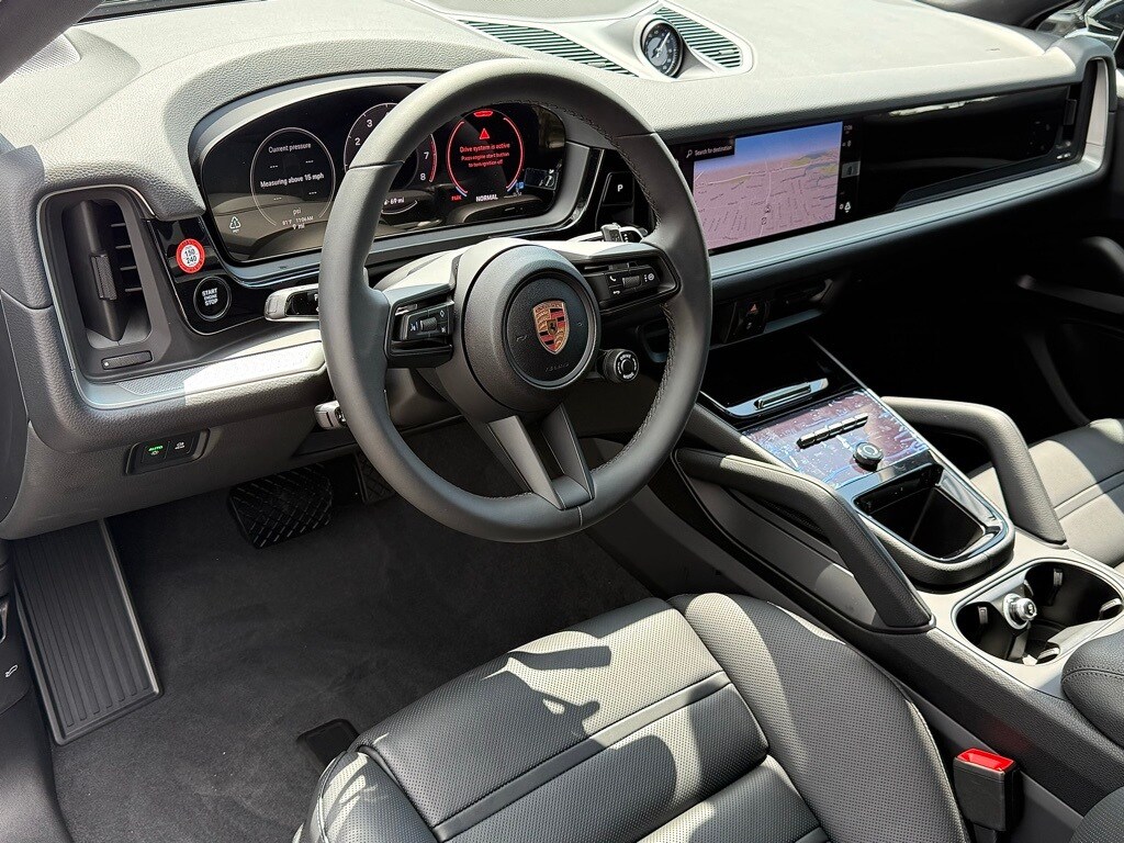 2025 Porsche Cayenne Coupe photo 4