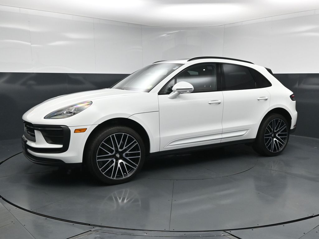 2025 Porsche Macan's photo