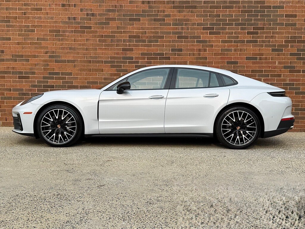 2025 Porsche Panamera 4 photo 2