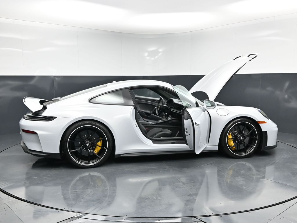 2025 Porsche 911 GT3 - Photo 31