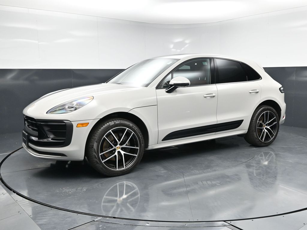 2025 Porsche Macan's photo