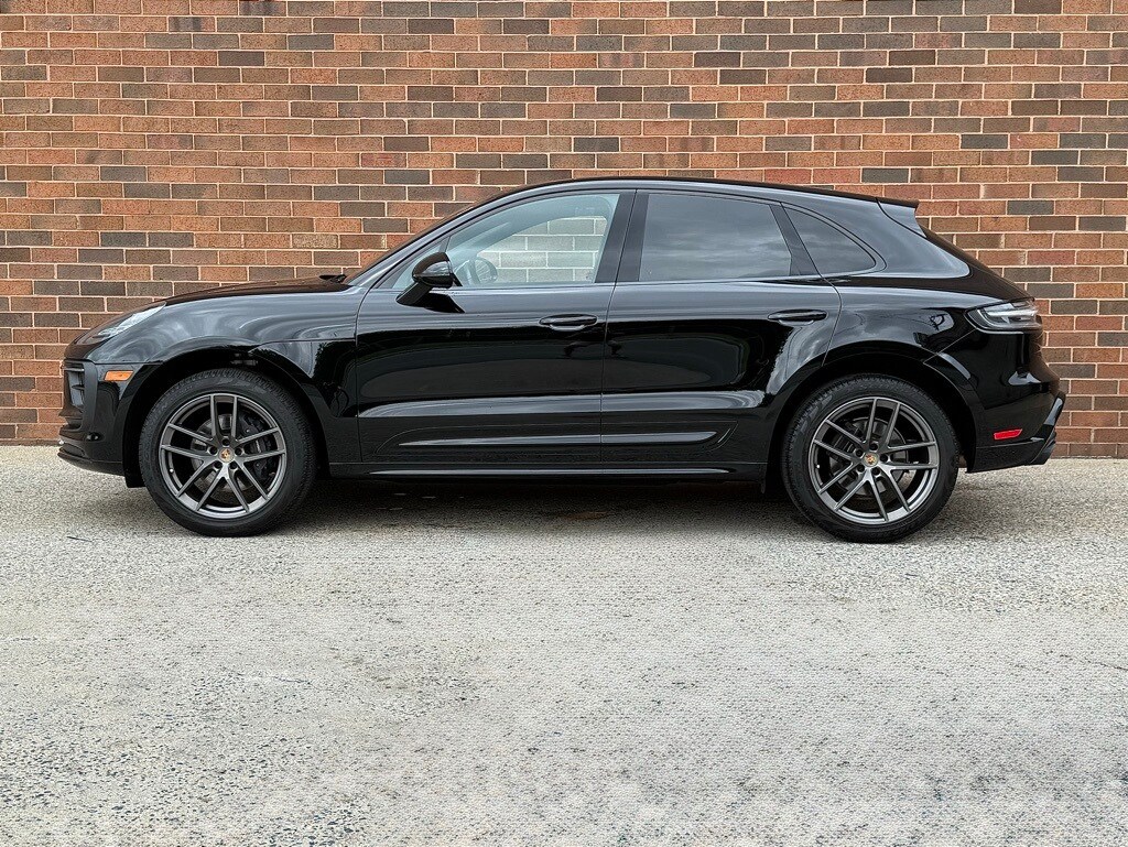 2024 Porsche Macan S photo 2