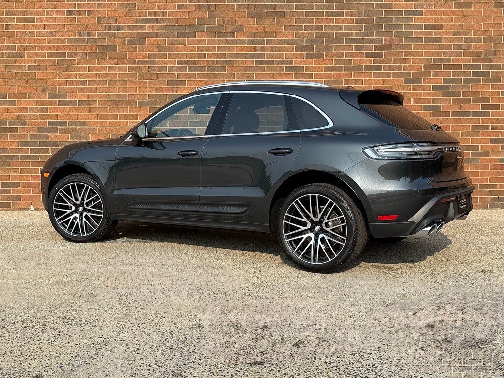 2025 Porsche Macan T photo 3