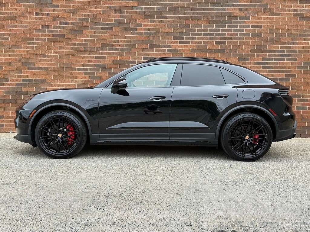 2025 Porsche Macan Electric photo 2