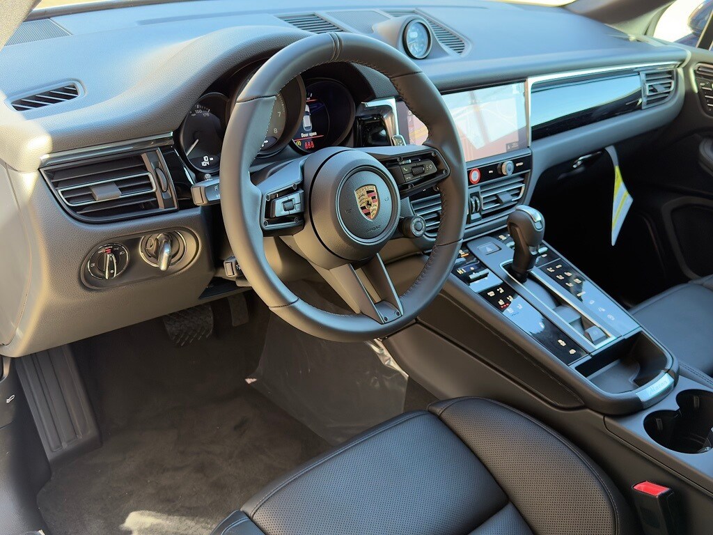 2026 Porsche Macan S photo 3