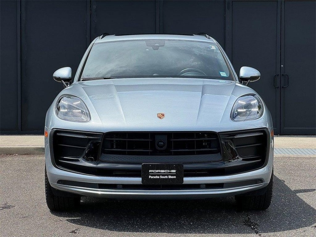 Certified 2023 Porsche Macan Base with VIN WP1AA2A50PLB05040 for sale in Freeport, NY