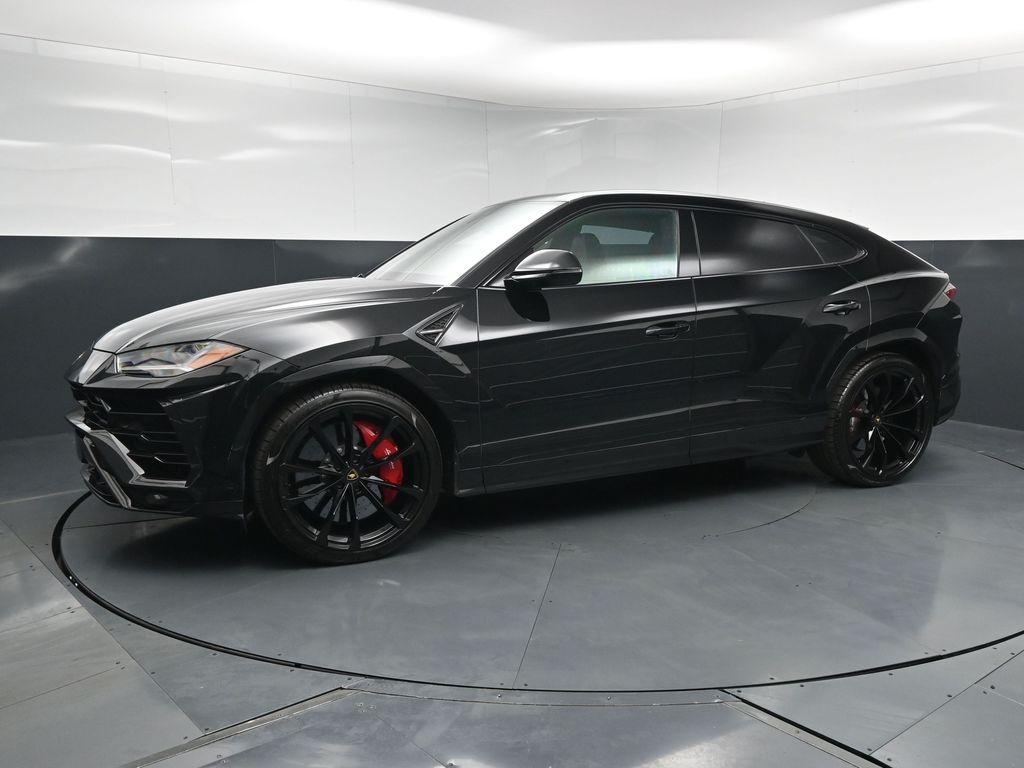 2022 Lamborghini Urus's photo