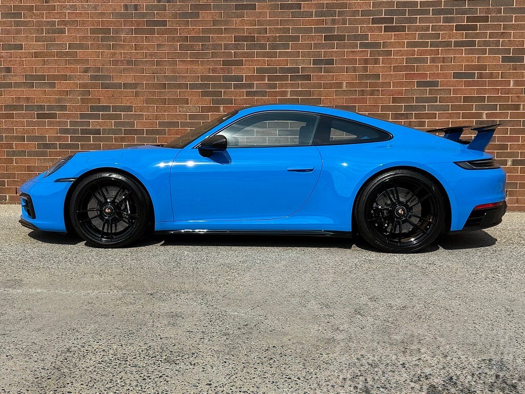 2022 Porsche 911 4 GTS photo 2