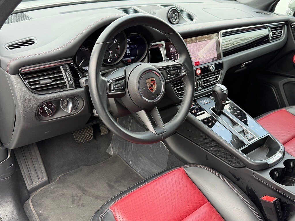 2025 Porsche Macan photo 4