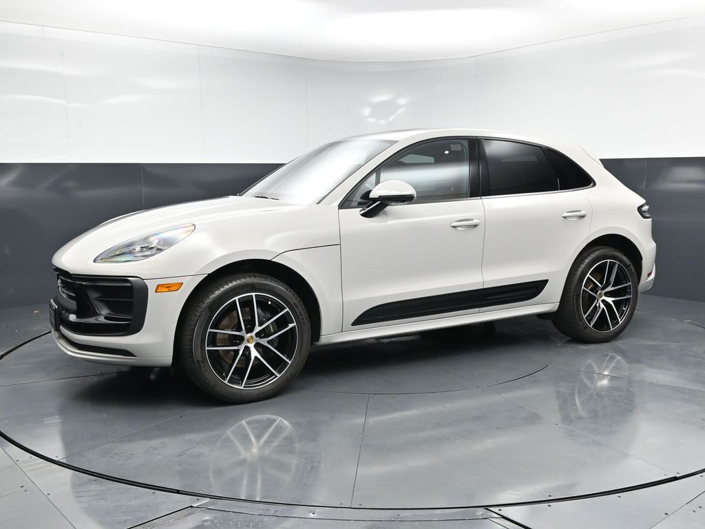 2025 Porsche Macan's photo