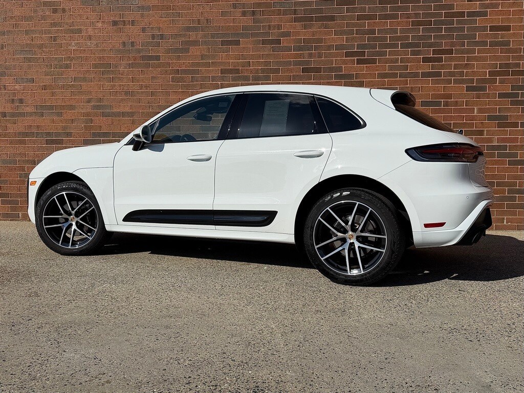 2024 Porsche Macan T photo 3