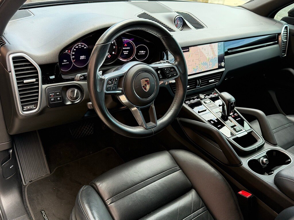 2023 Porsche Cayenne Platinum Edition photo 4