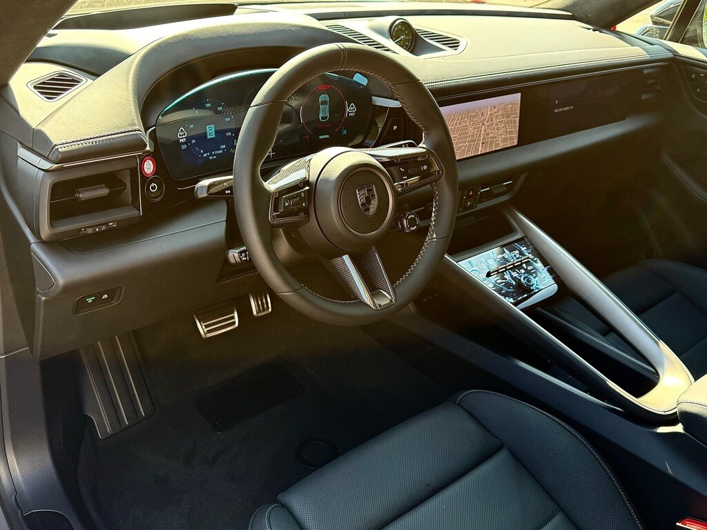 2025 Porsche Macan Electric Turbo photo 4