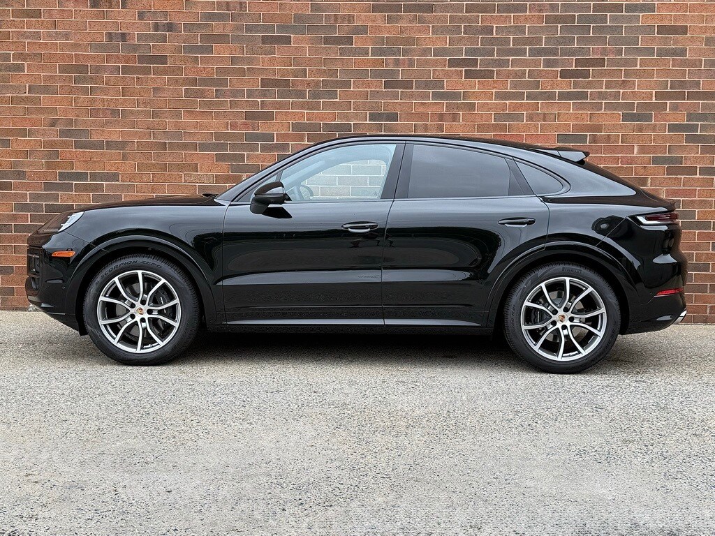 2025 Porsche Cayenne Coupe photo 2