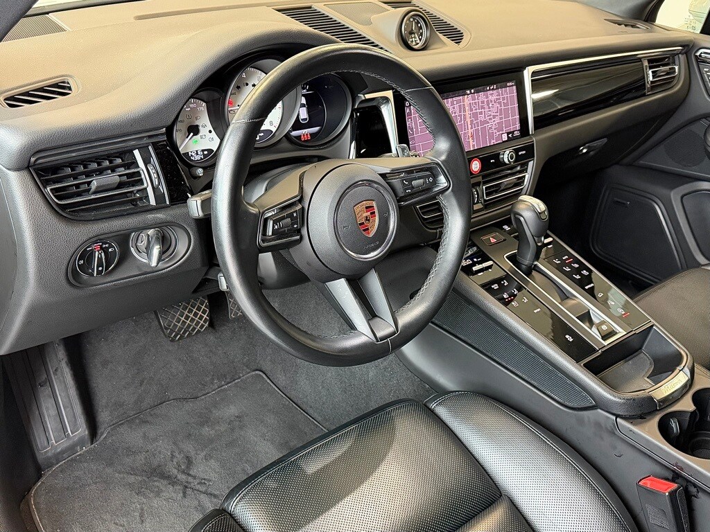 2024 Porsche Macan T photo 4