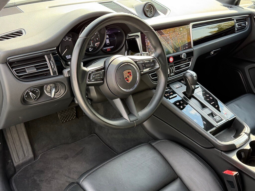 2024 Porsche Macan T photo 4