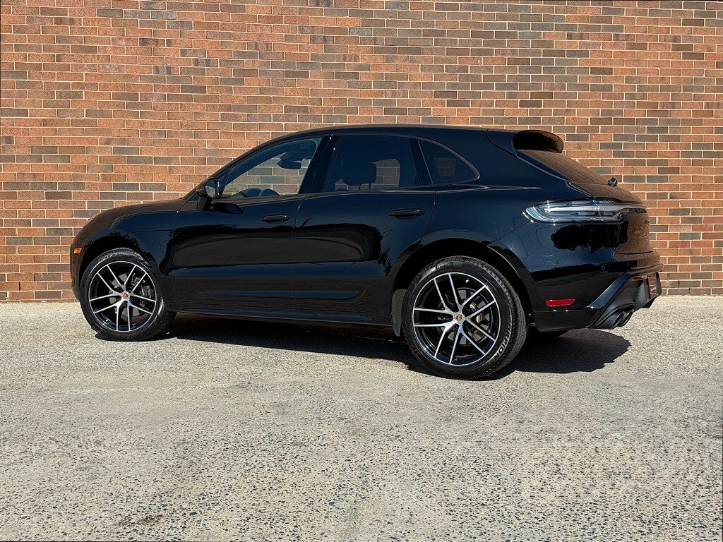 2024 Porsche Macan T photo 3