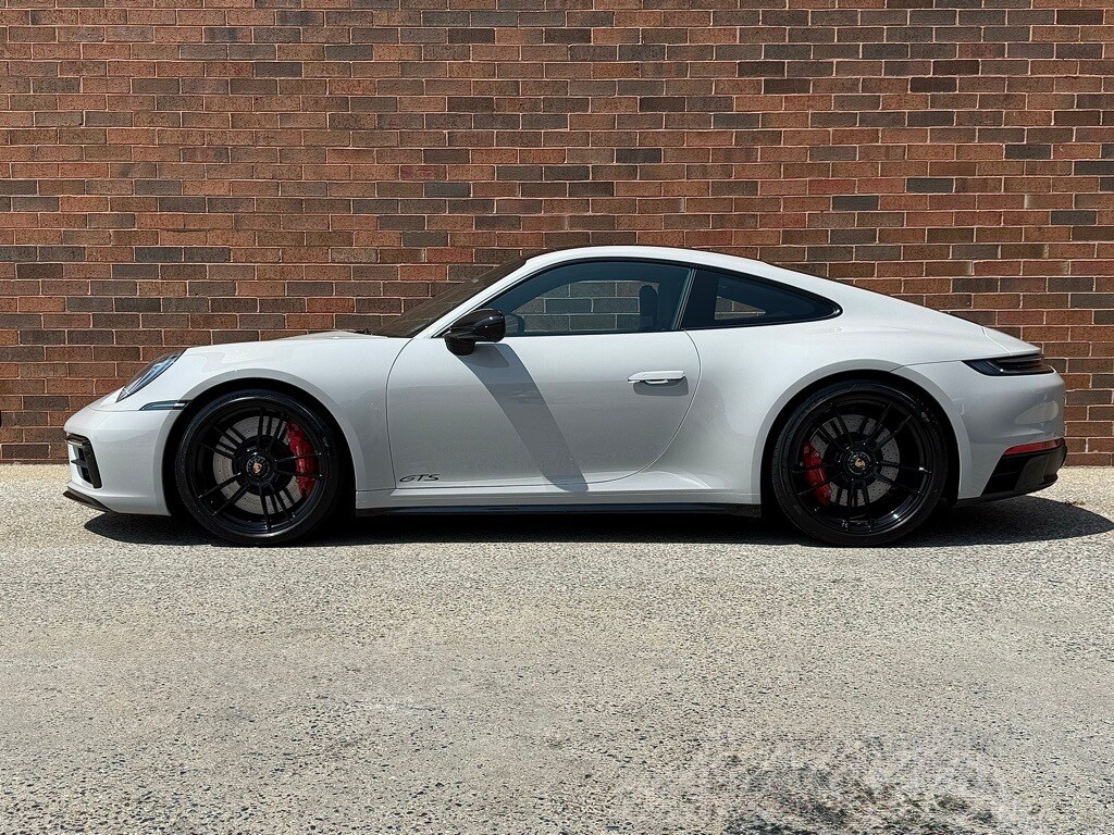 2024 Porsche 911 GTS photo 2