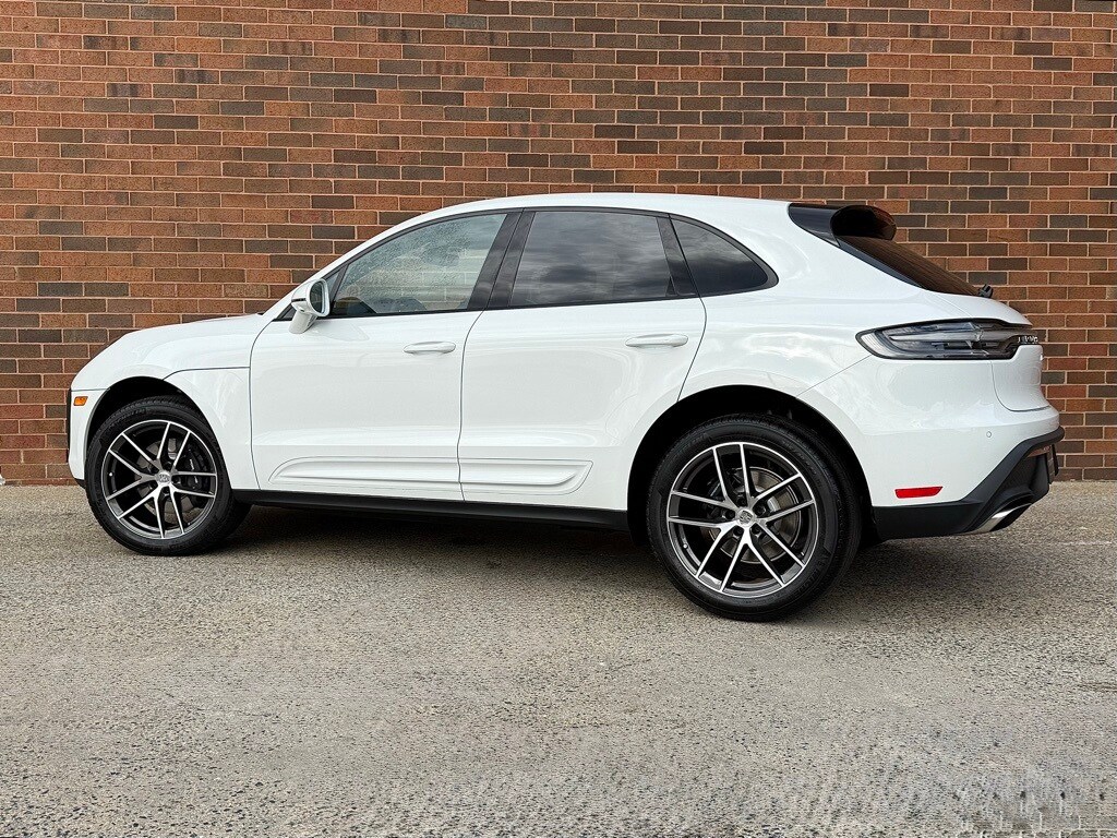 2026 Porsche Macan T photo 3