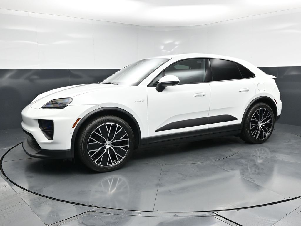2026 Porsche Macan Base