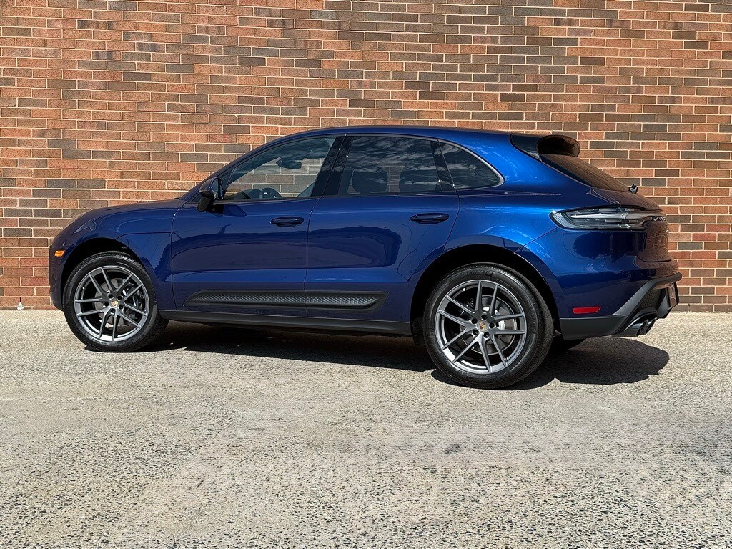 2026 Porsche Macan T photo 2