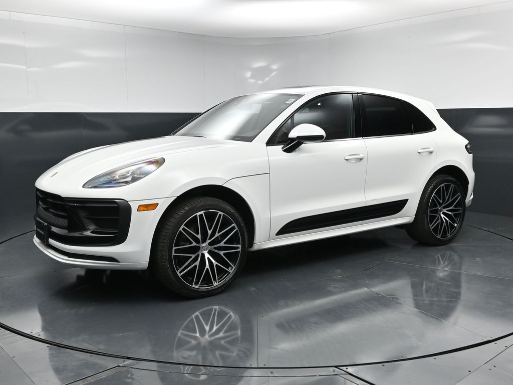 2025 Porsche Macan's photo