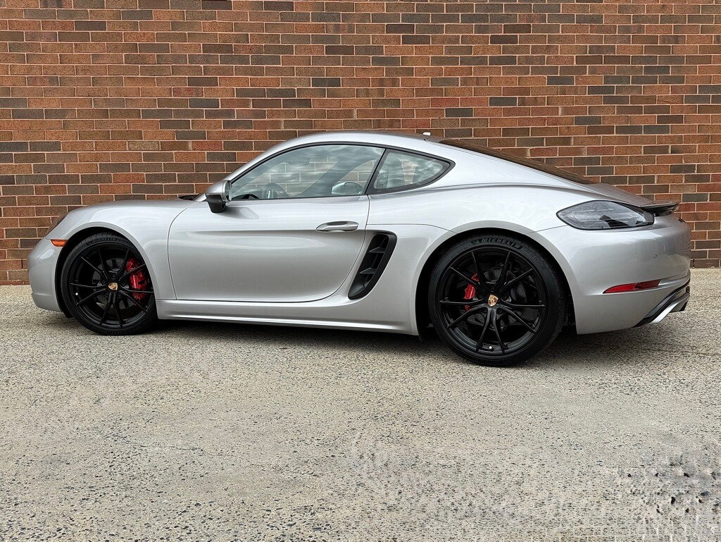 2024 Porsche Cayman S photo 3