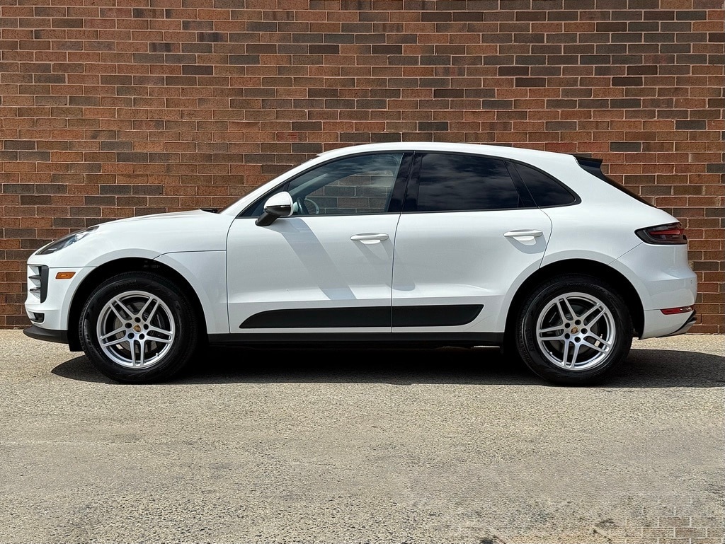 Certified 2021 Porsche Macan Base with VIN WP1AA2A52MLB16066 for sale in Freeport, NY