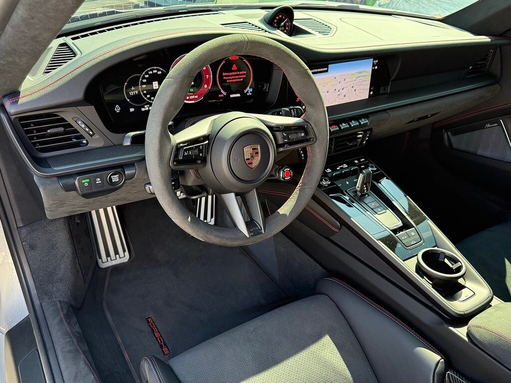 2025 Porsche 911 GTS photo 4