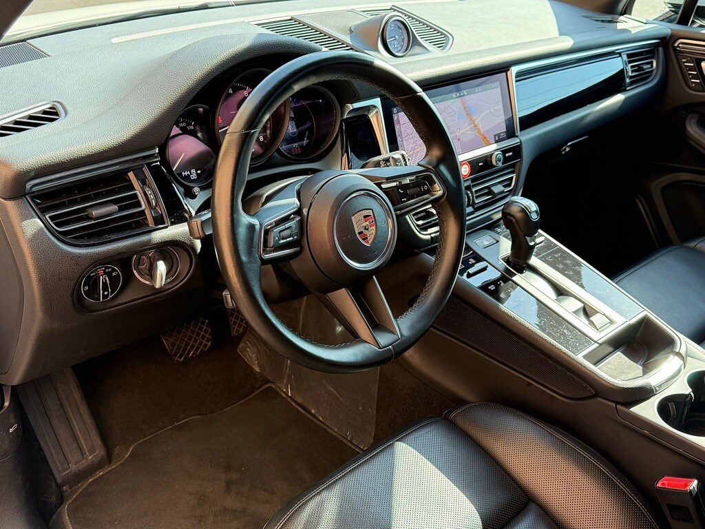 2024 Porsche Macan T photo 4