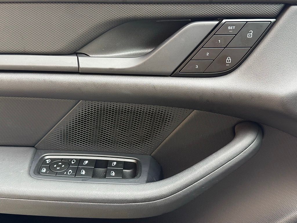 2024 Porsche Taycan Base - Photo 16