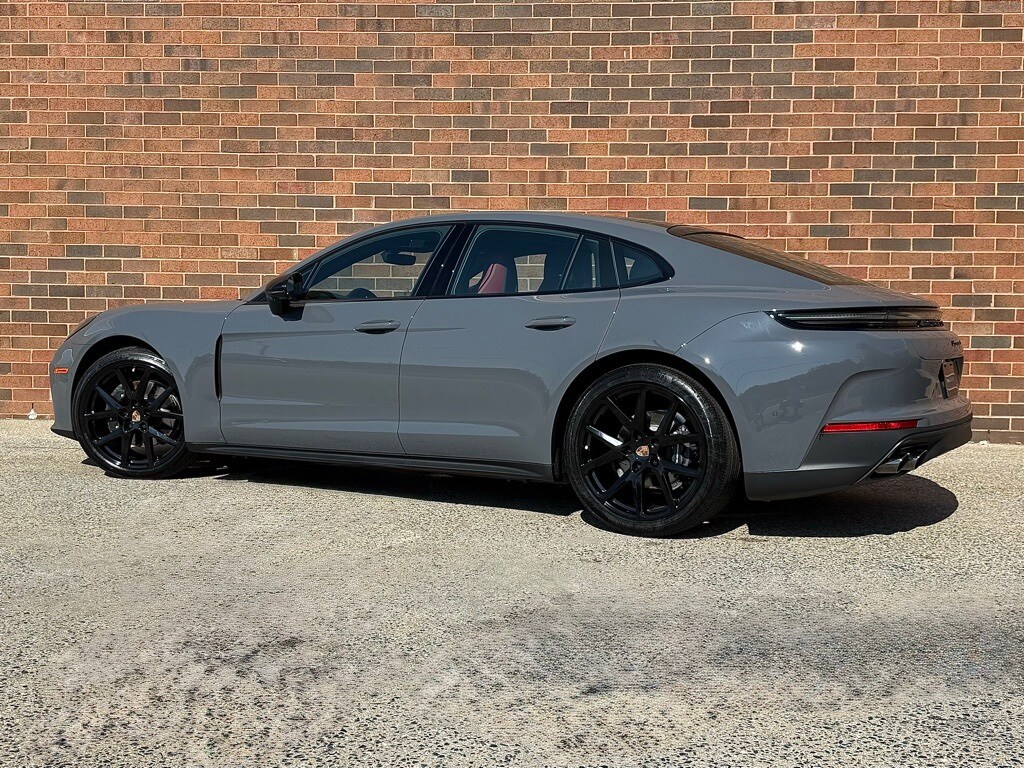 2025 Porsche Panamera 4 photo 3