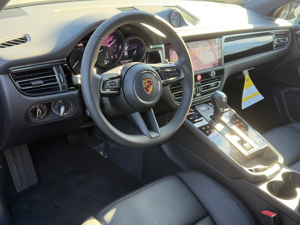 2026 Porsche Macan T photo 3