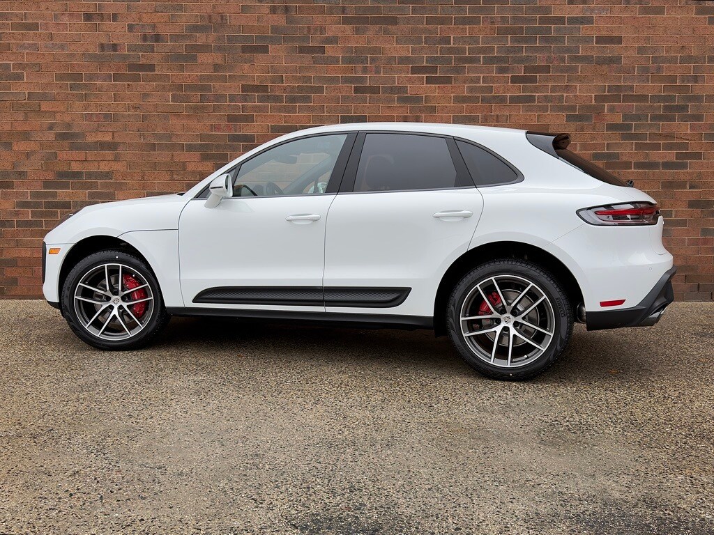 2026 Porsche Macan S photo 2