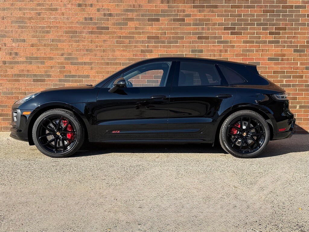 2026 Porsche Macan GTS photo 2