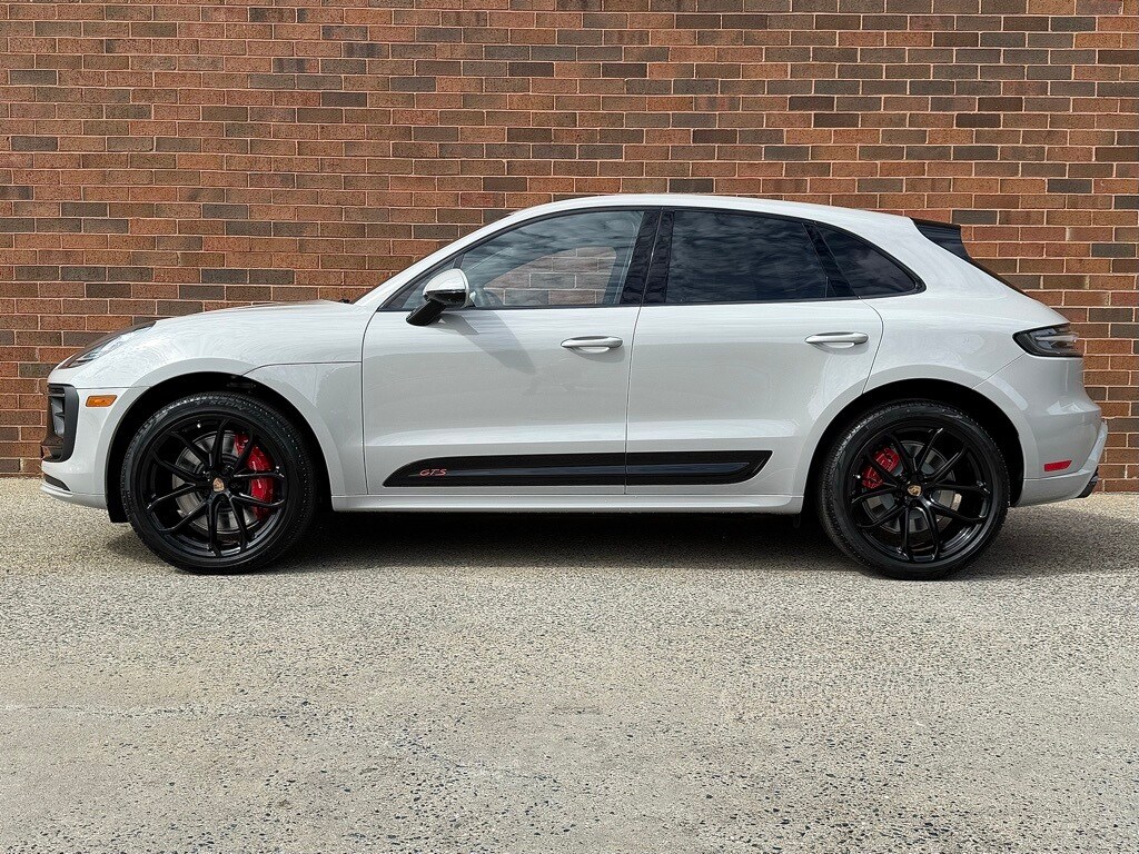 2026 Porsche Macan GTS photo 2
