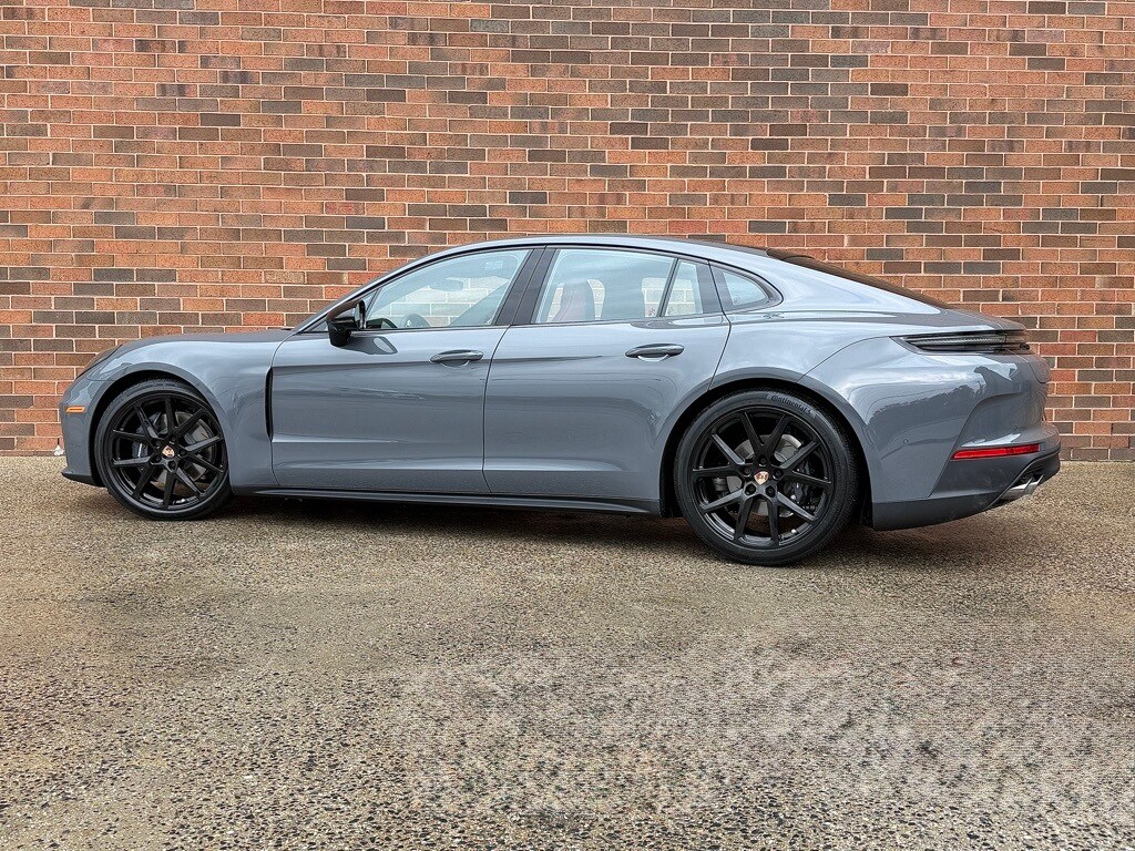 2026 Porsche Panamera 4 photo 3