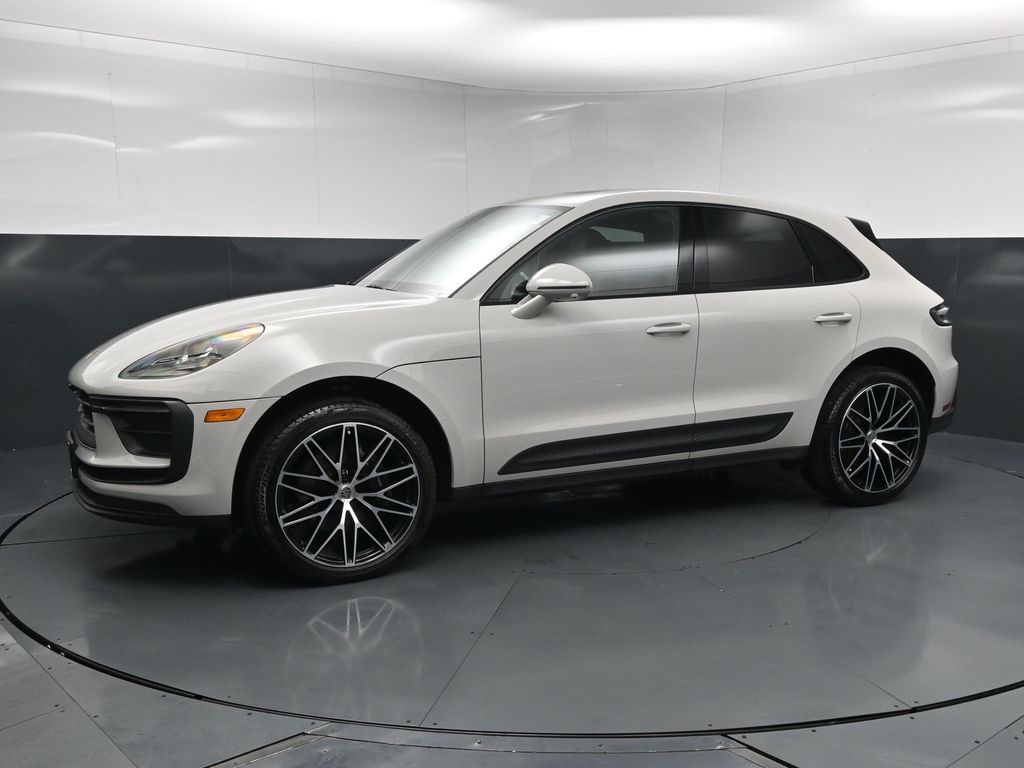 2025 Porsche Macan's photo