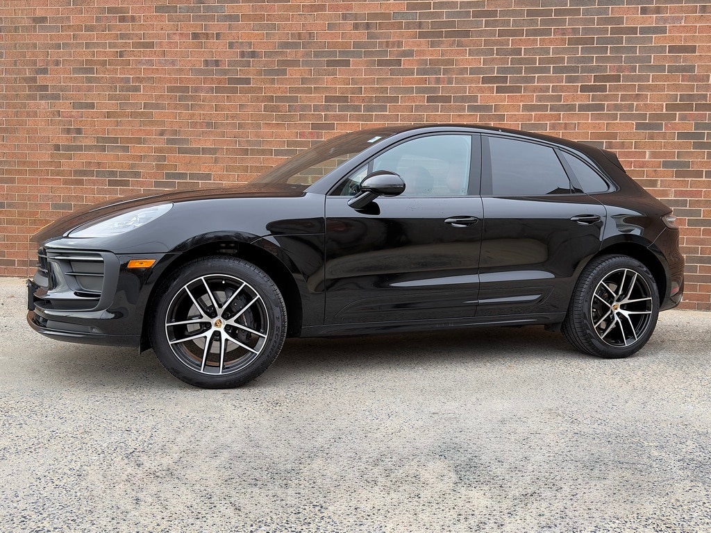 2025 Porsche Macan's photo
